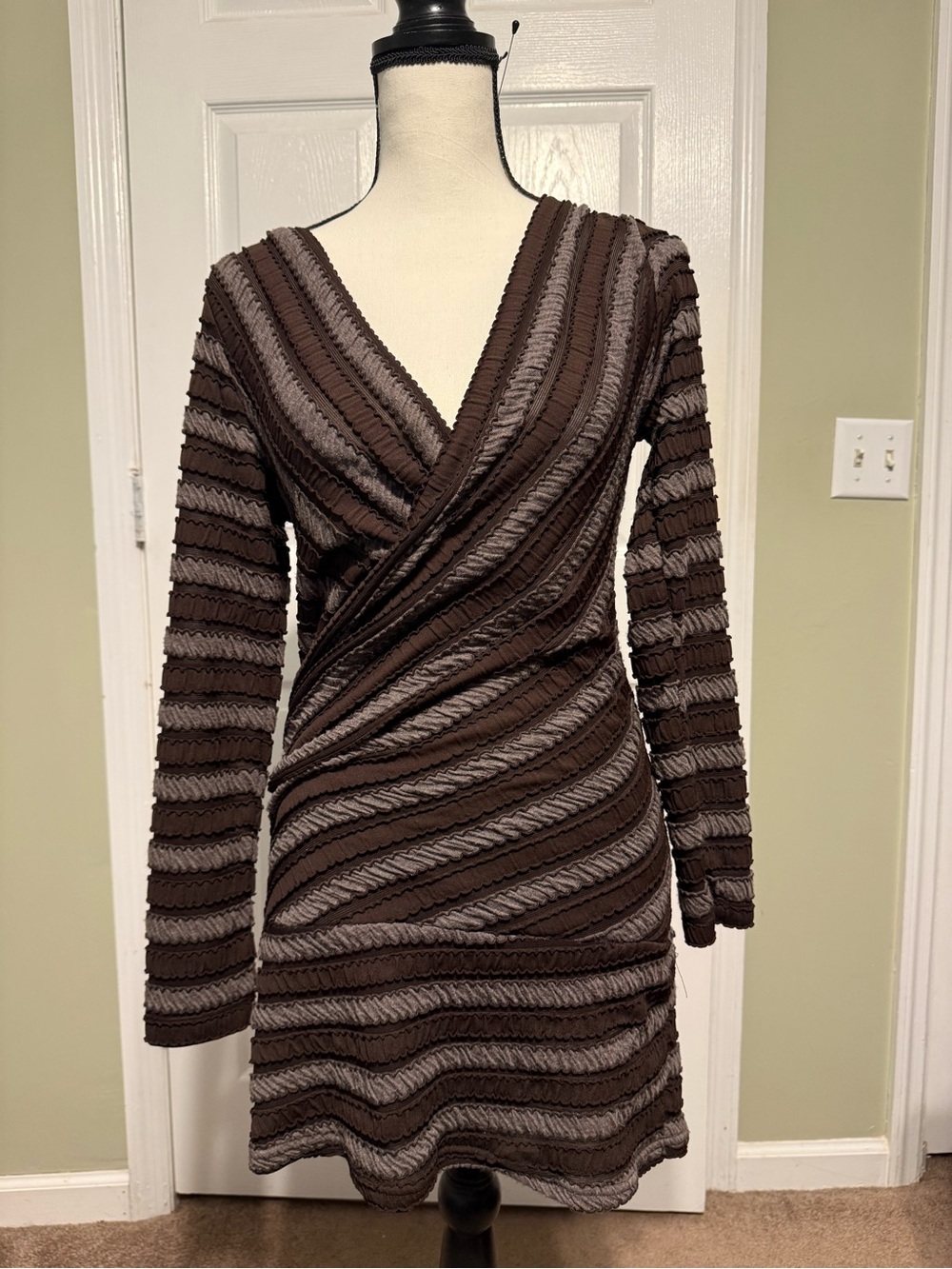 Lm Lulu Brown & Gray Long Sleeve Wrap-Style Dress